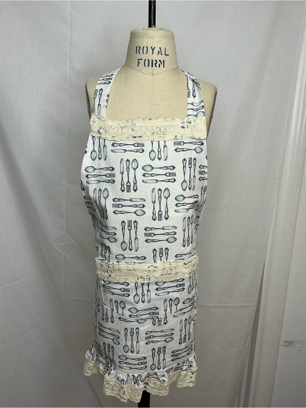 2095 - Kitchen Linen Apron with Cutlery Print - Cream and Gray